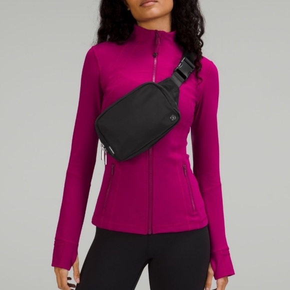 lululemon athletica Handbags - Lululemon Everywhere Belt Bag Black 2L